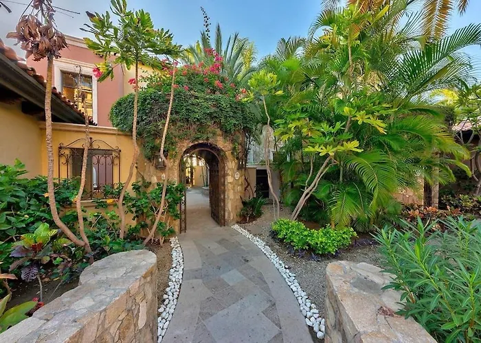 Casa de vacaciones: Luxurious 5Bd Del Mar Palmilla Villa Staffed And Swimmable Beach